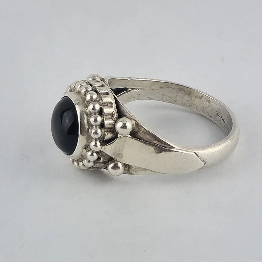 Vintage 925 Sterling Silver Ring with Black Onyx Stone Size‎ 9